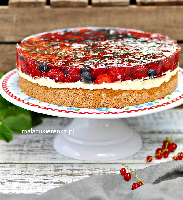 Tarta de crema, frutos rojos y gelatina 3