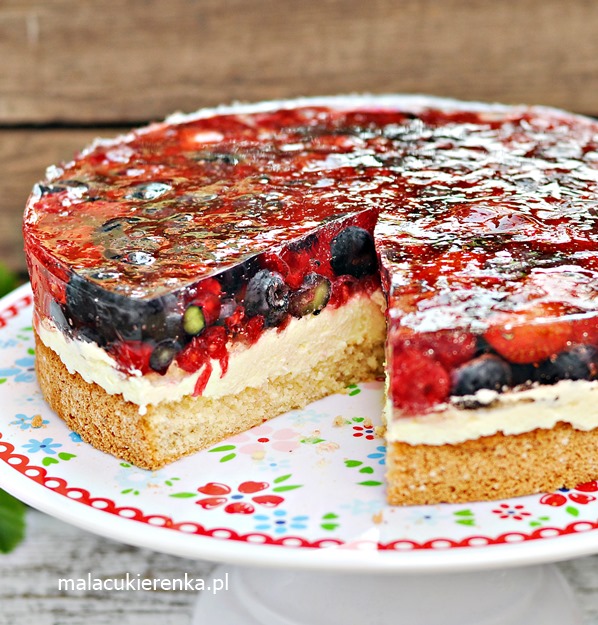 Tarta de crema, frutos rojos y gelatina 4