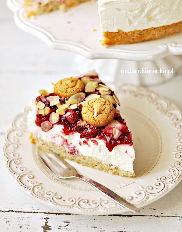 Tarta de Almendra con Crema de Yogur y Guindas 4