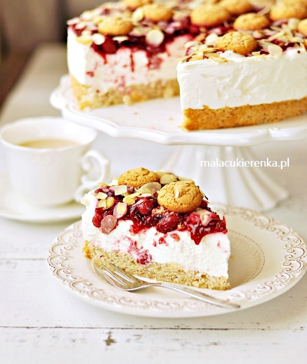 Tarta de Almendra con Crema de Yogur y Guindas 2