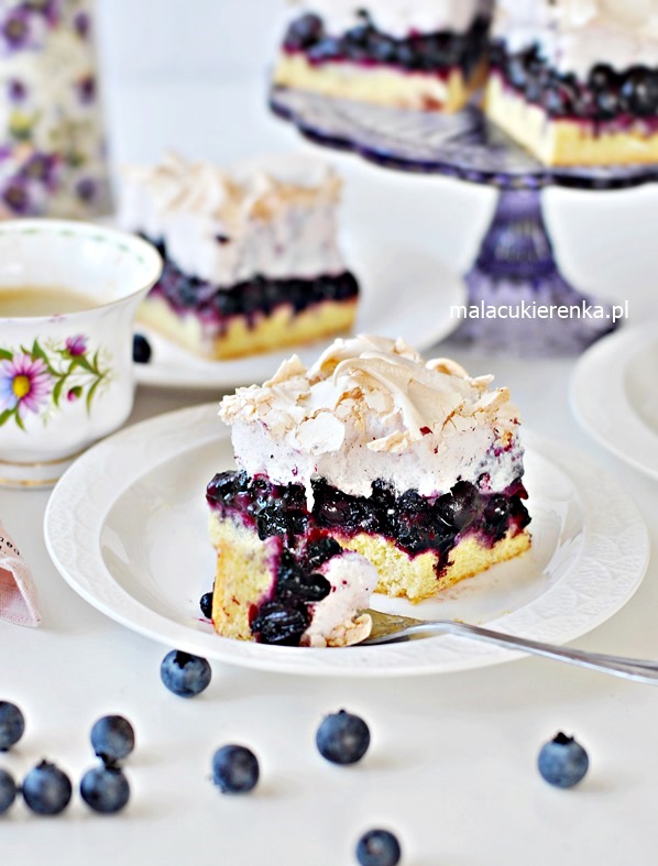 Tarta con ralladura, arándanos y merengue 2