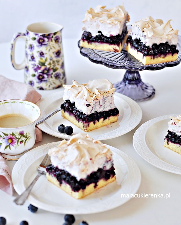 Tarta con ralladura, arándanos y merengue 3