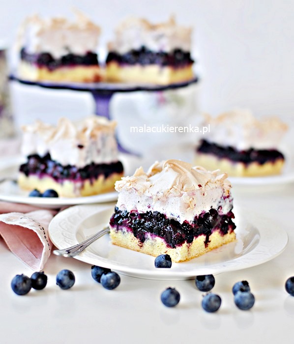 Tarta con ralladura, arándanos y merengue 4