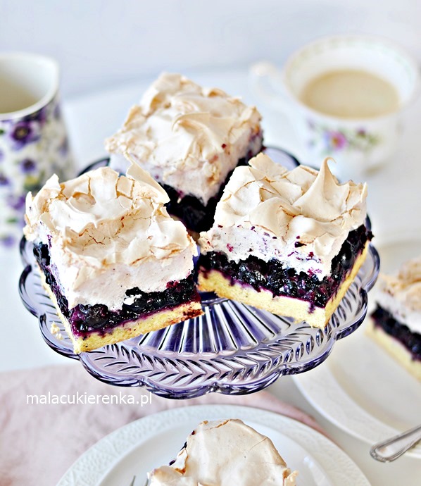 Tarta con ralladura, arándanos y merengue 4