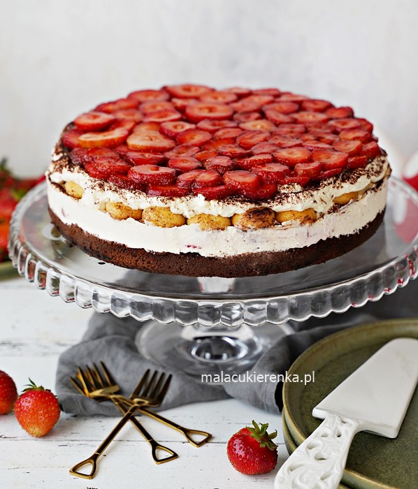 Pastel de tiramisú con fresas fácil de preparar 2