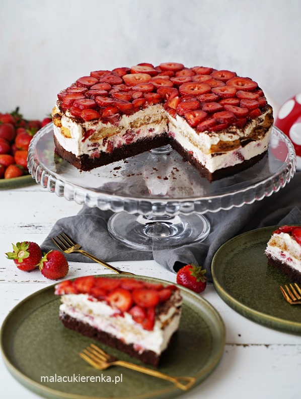 Pastel de tiramisú con fresas fácil de preparar 2