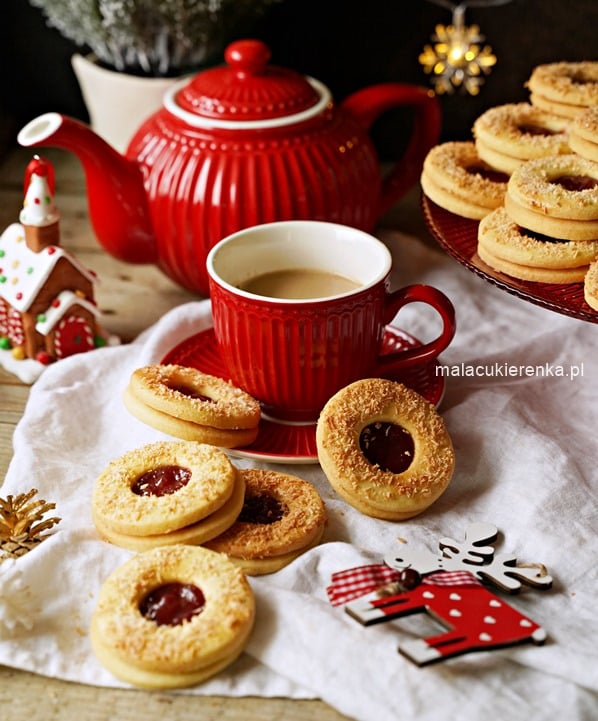 Deliciosas Galletas de Mantequilla para Navidad con Mermelada y Coco 4