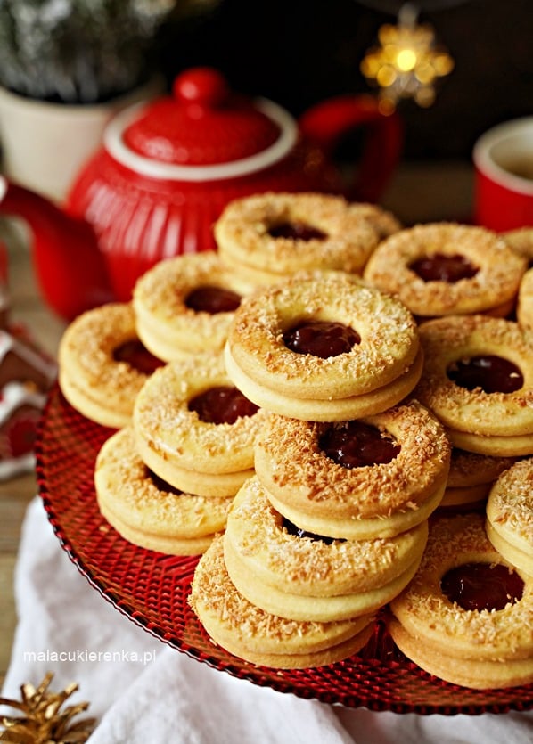 Deliciosas Galletas de Mantequilla para Navidad con Mermelada y Coco 2