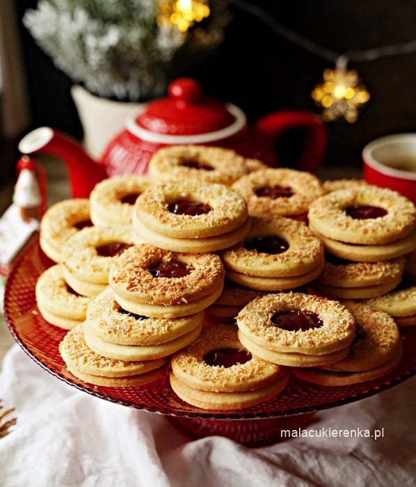 Deliciosas Galletas de Mantequilla para Navidad con Mermelada y Coco 1